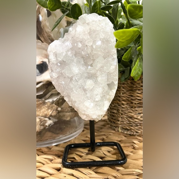 Quartz on a stand - Picture 3 of 15